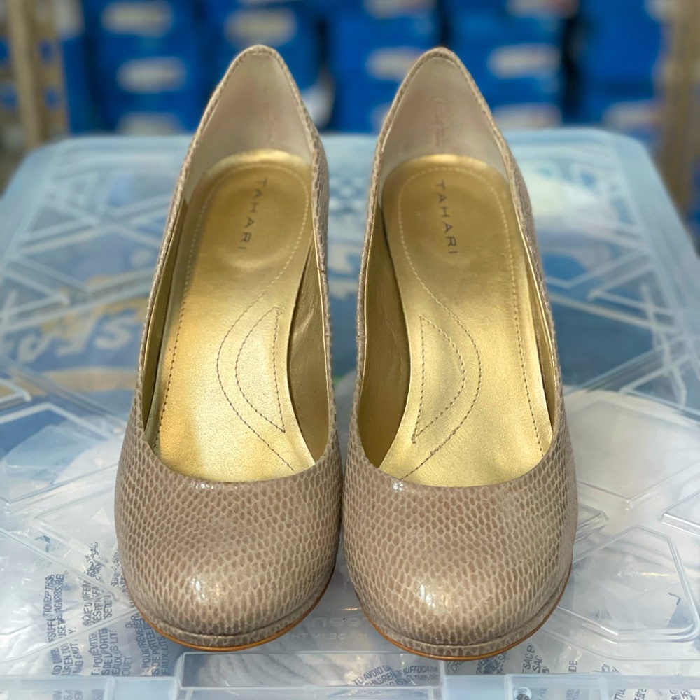 Tahari beige snakeskin heel